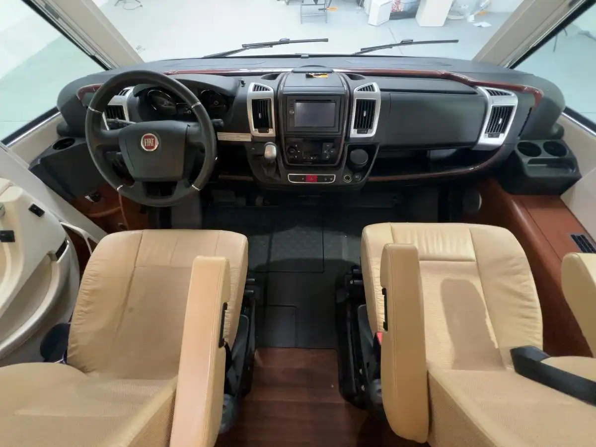 CARTHAGO Chic E-Line Yachting I 51 Aut. Einzelbetten Hubbett - Ansicht 7